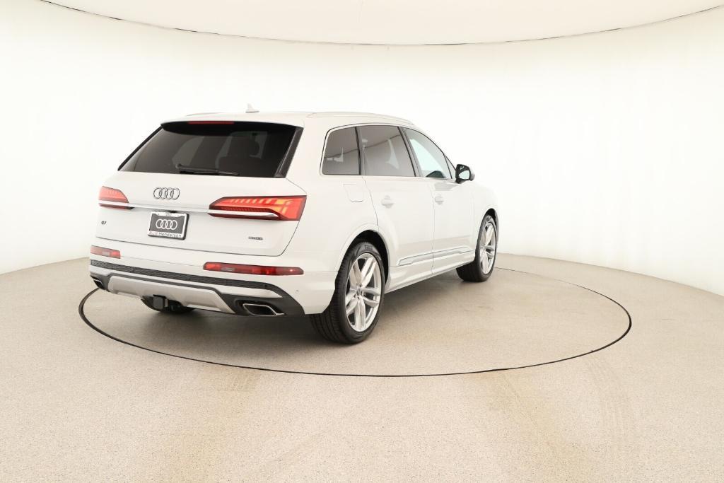 new 2025 Audi Q7 car, priced at $76,260