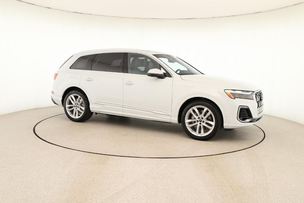 new 2025 Audi Q7 car, priced at $76,260