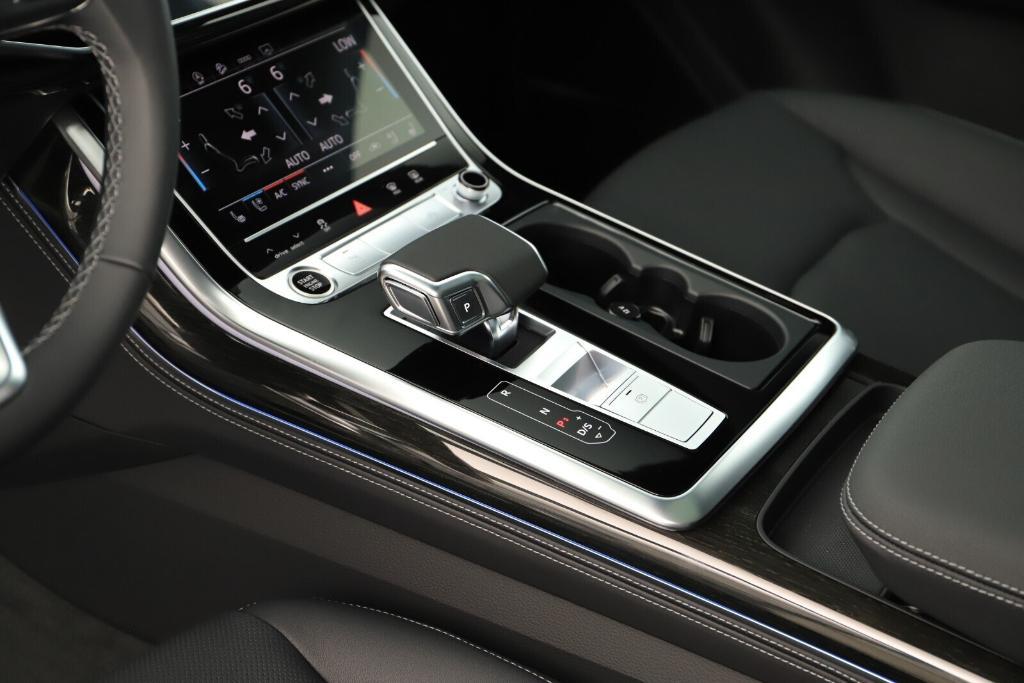 new 2025 Audi Q7 car, priced at $76,260