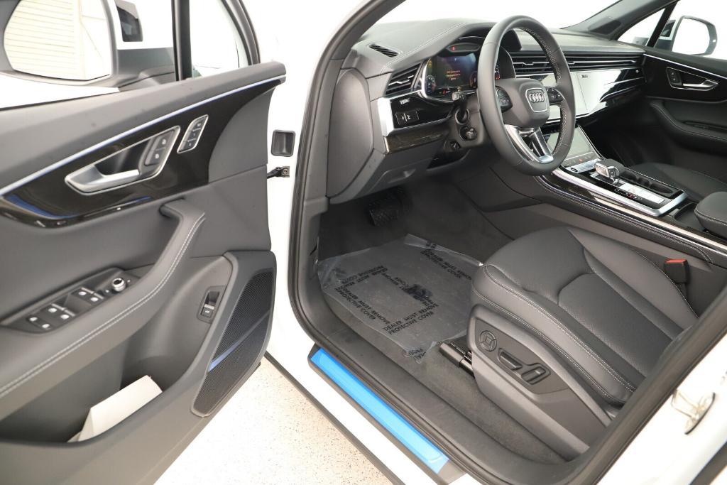 new 2025 Audi Q7 car, priced at $76,260