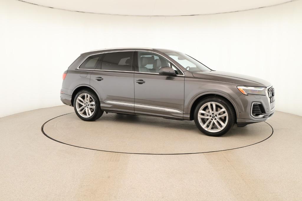 new 2025 Audi Q7 car, priced at $76,260