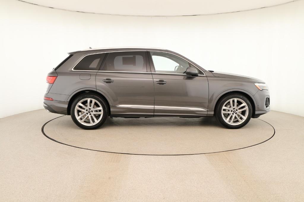 new 2025 Audi Q7 car, priced at $76,260