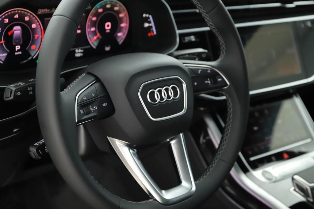new 2025 Audi Q7 car, priced at $76,260