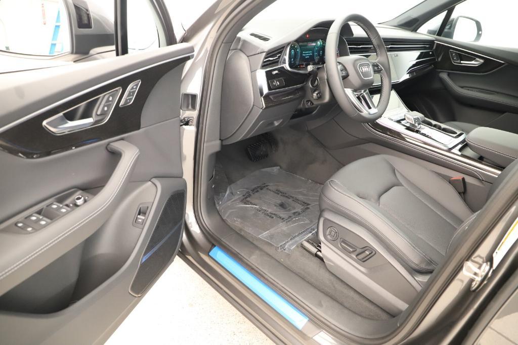 new 2025 Audi Q7 car, priced at $76,260