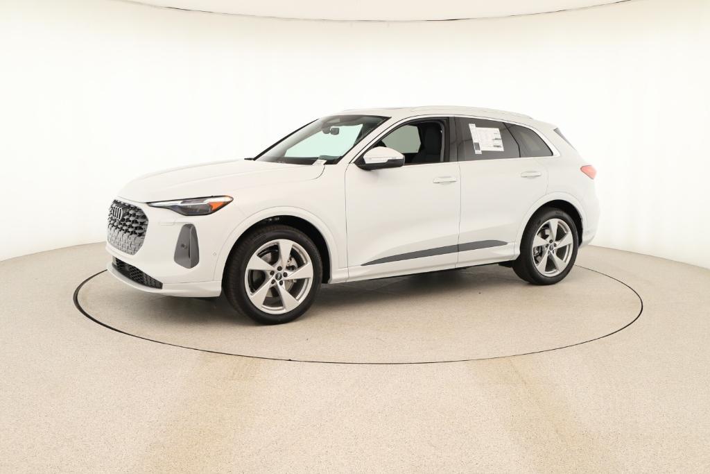 new 2025 Audi Q5 car, priced at $64,100