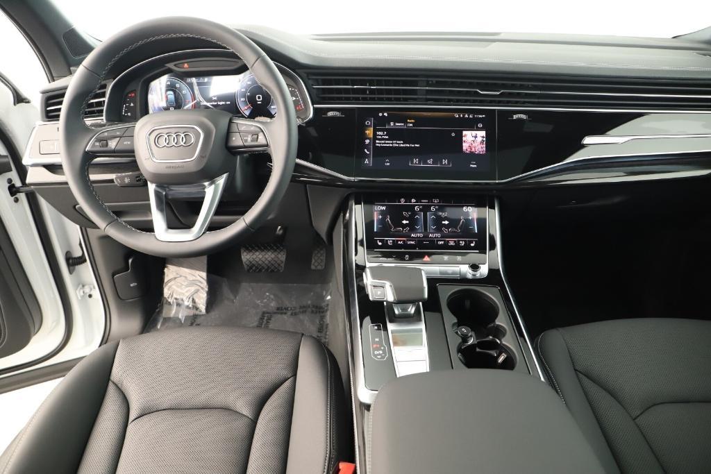 new 2025 Audi Q7 car, priced at $76,300