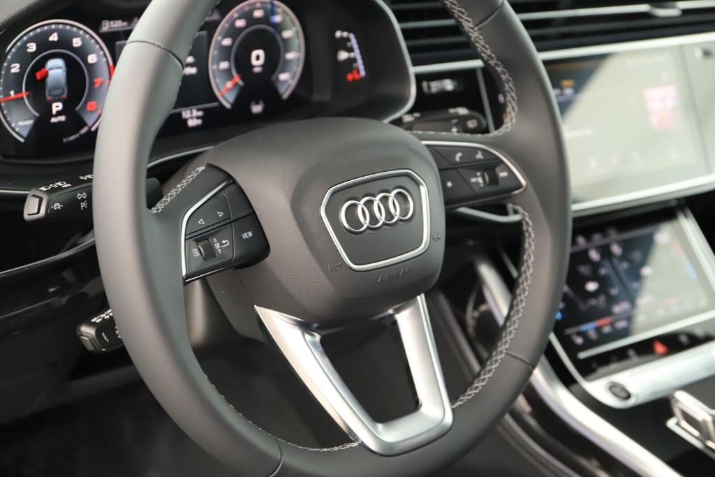 new 2025 Audi Q7 car, priced at $76,300