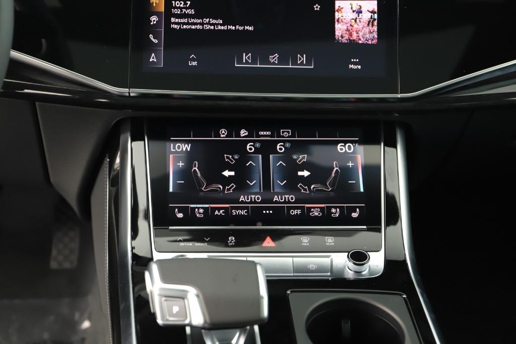 new 2025 Audi Q7 car, priced at $76,300