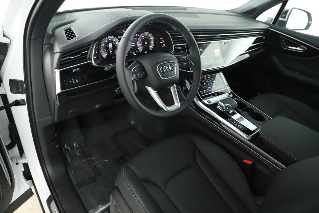 new 2025 Audi Q7 car, priced at $76,300