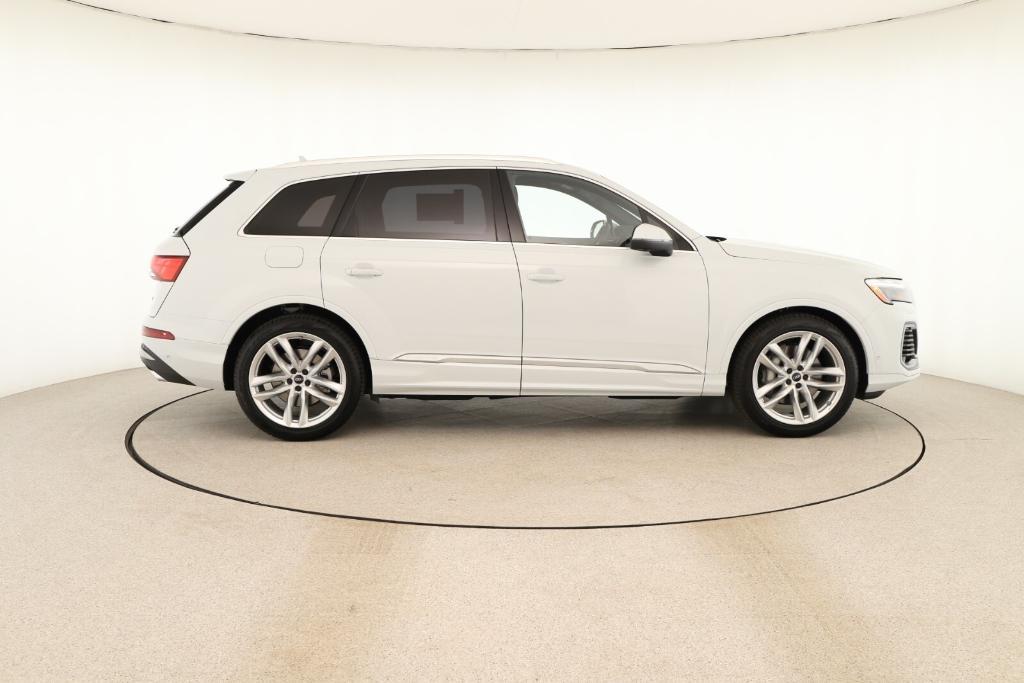 new 2025 Audi Q7 car, priced at $76,300