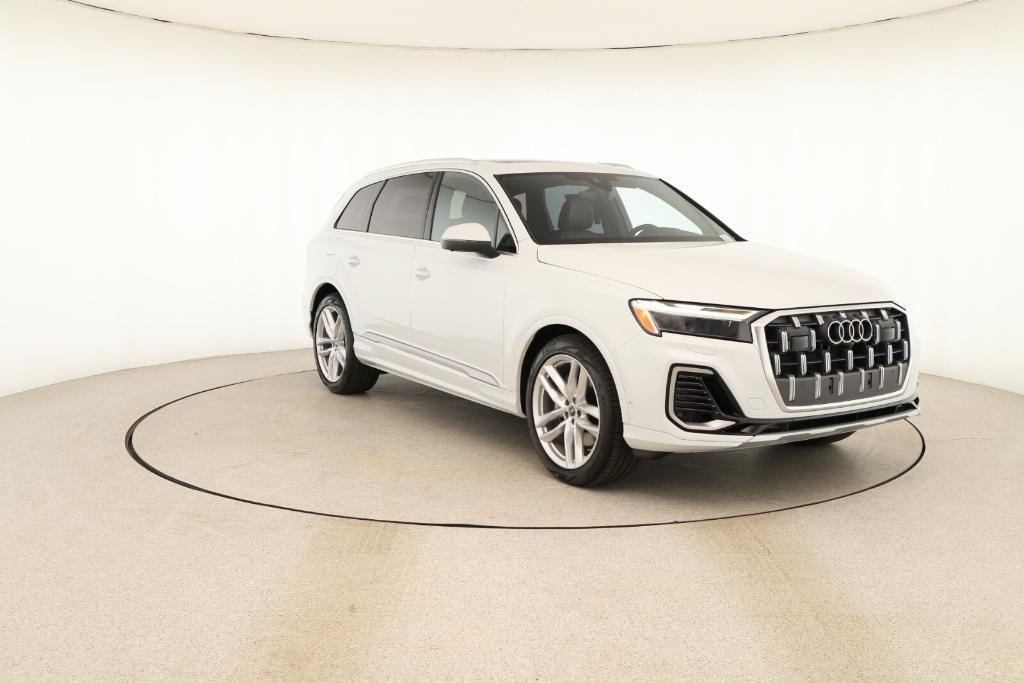 new 2025 Audi Q7 car, priced at $76,300
