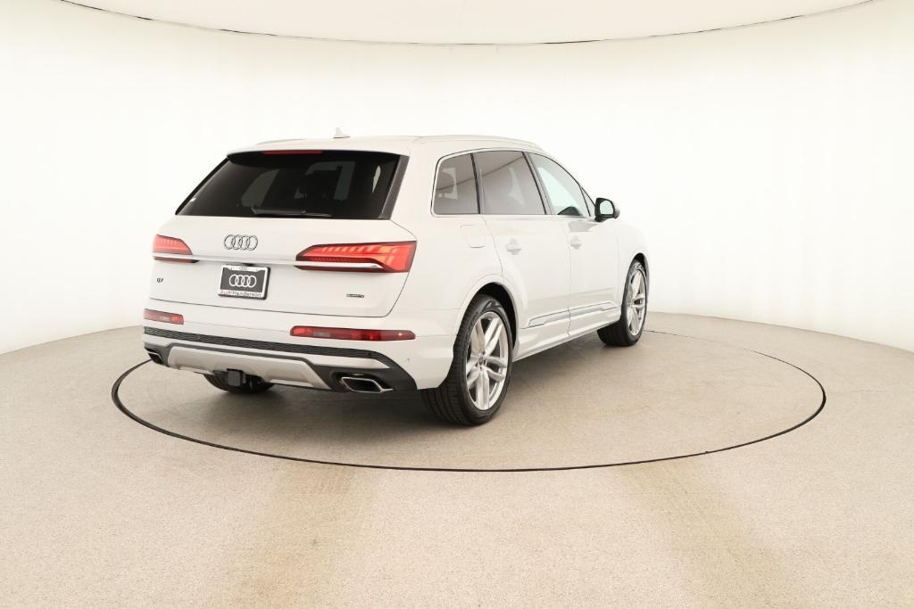 new 2025 Audi Q7 car, priced at $76,300