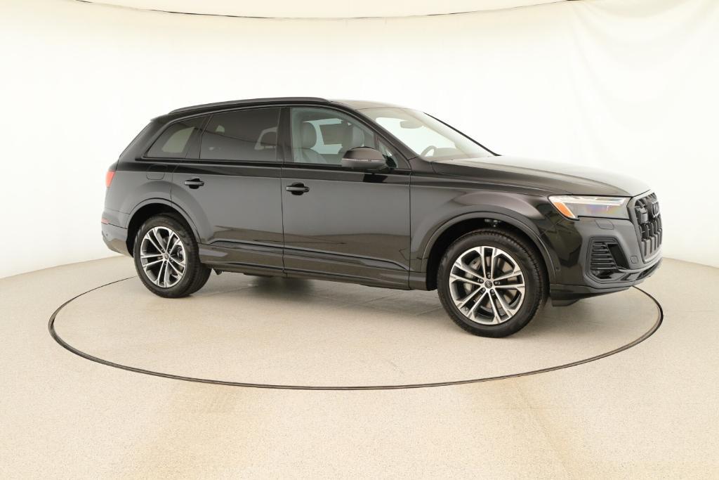 new 2025 Audi Q7 car, priced at $68,370