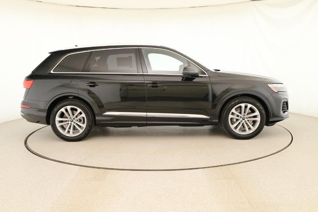 new 2025 Audi Q7 car, priced at $80,870