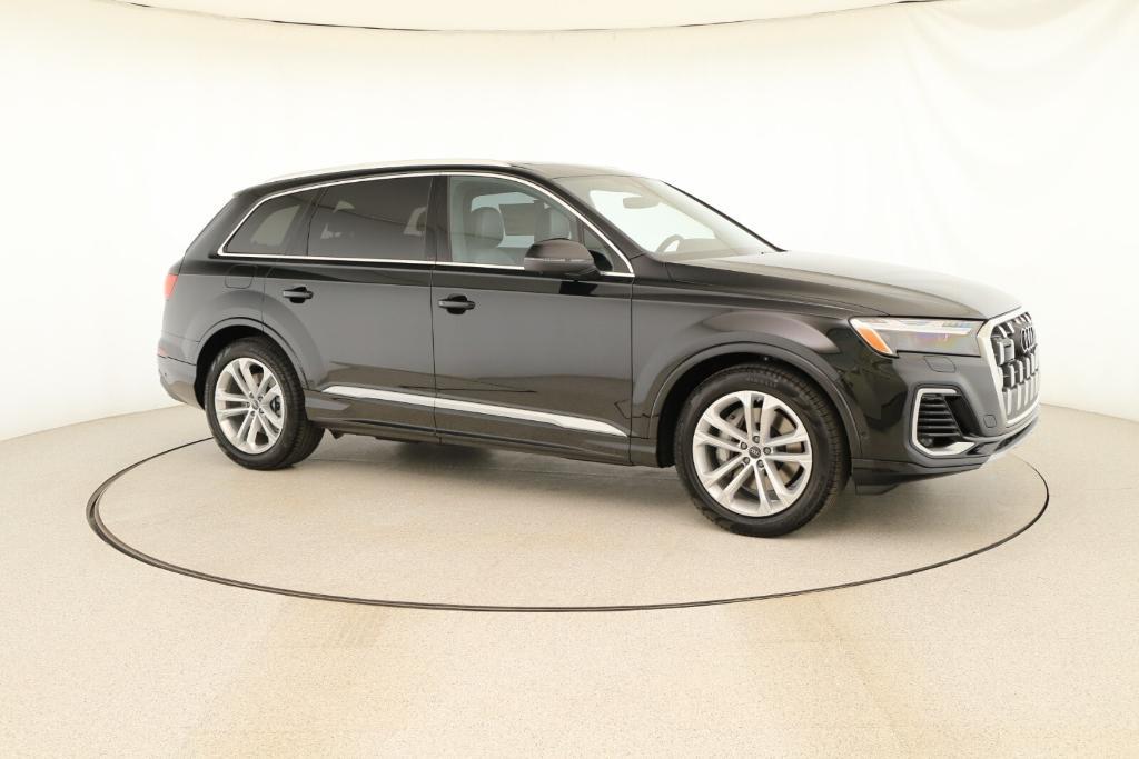 new 2025 Audi Q7 car, priced at $80,870