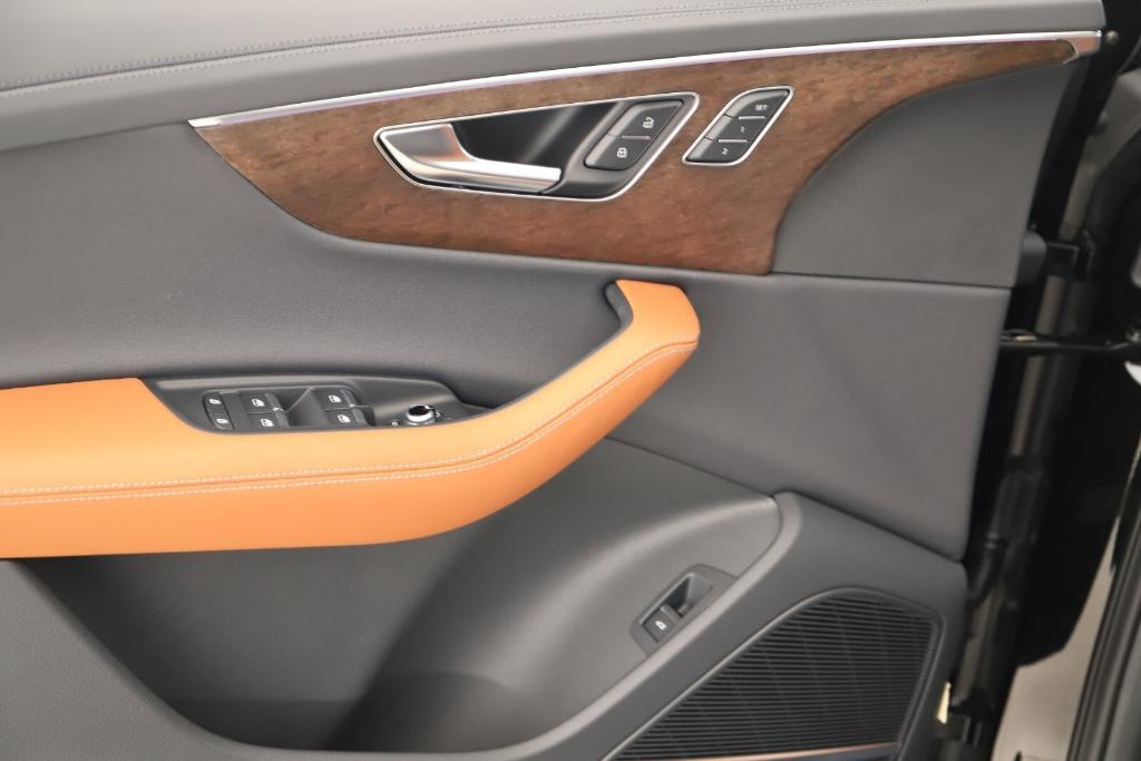 new 2025 Audi Q7 car, priced at $89,360