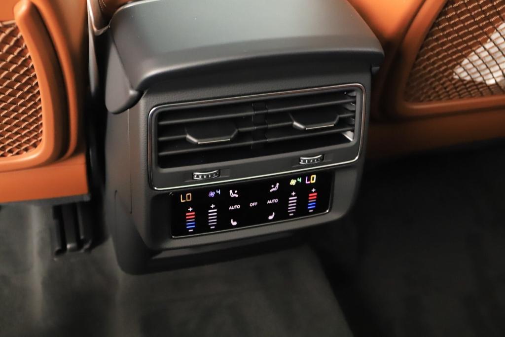 new 2025 Audi Q7 car, priced at $89,360