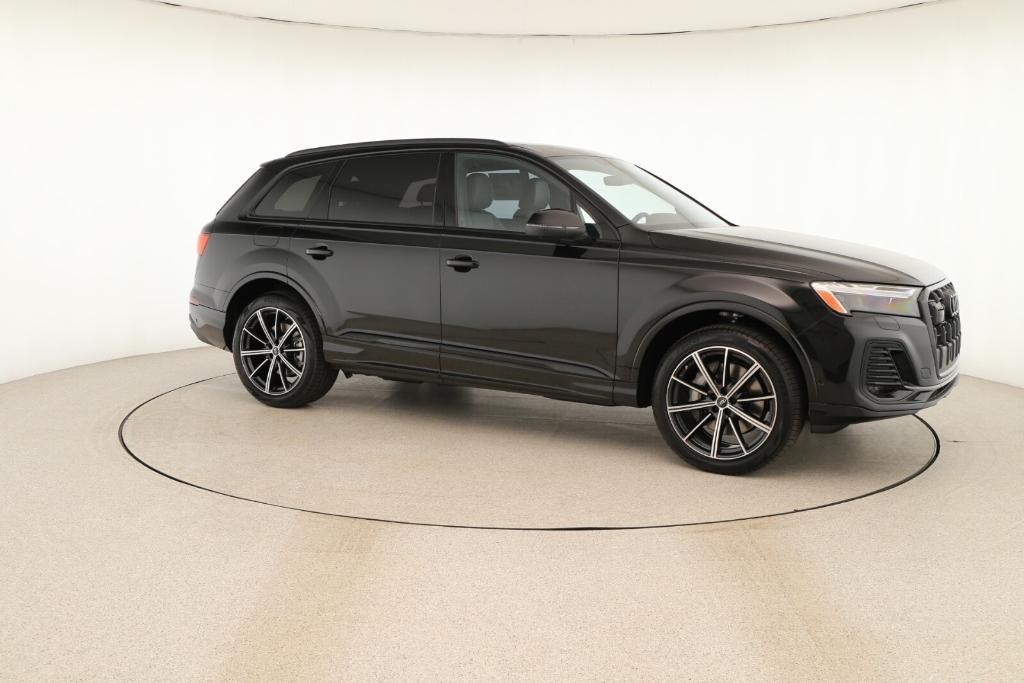 new 2025 Audi Q7 car, priced at $72,670