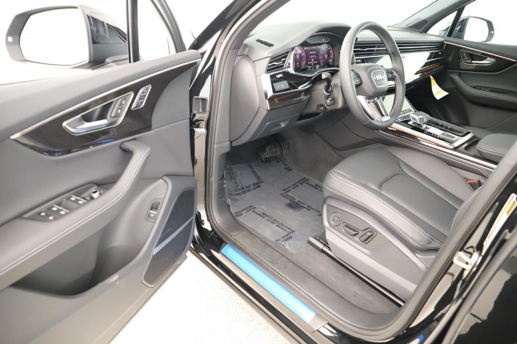 new 2025 Audi Q7 car, priced at $71,685