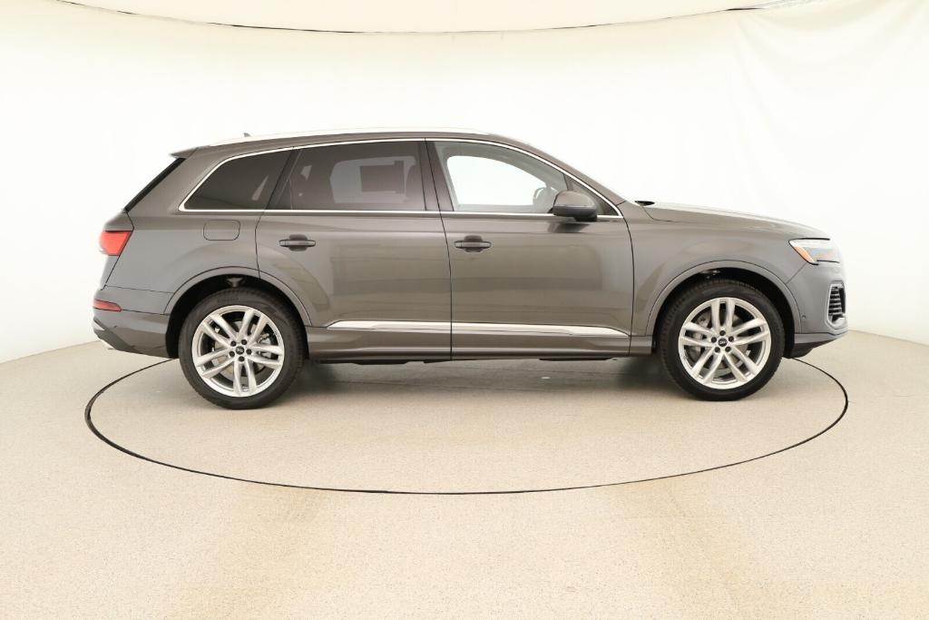 new 2025 Audi Q7 car, priced at $76,360