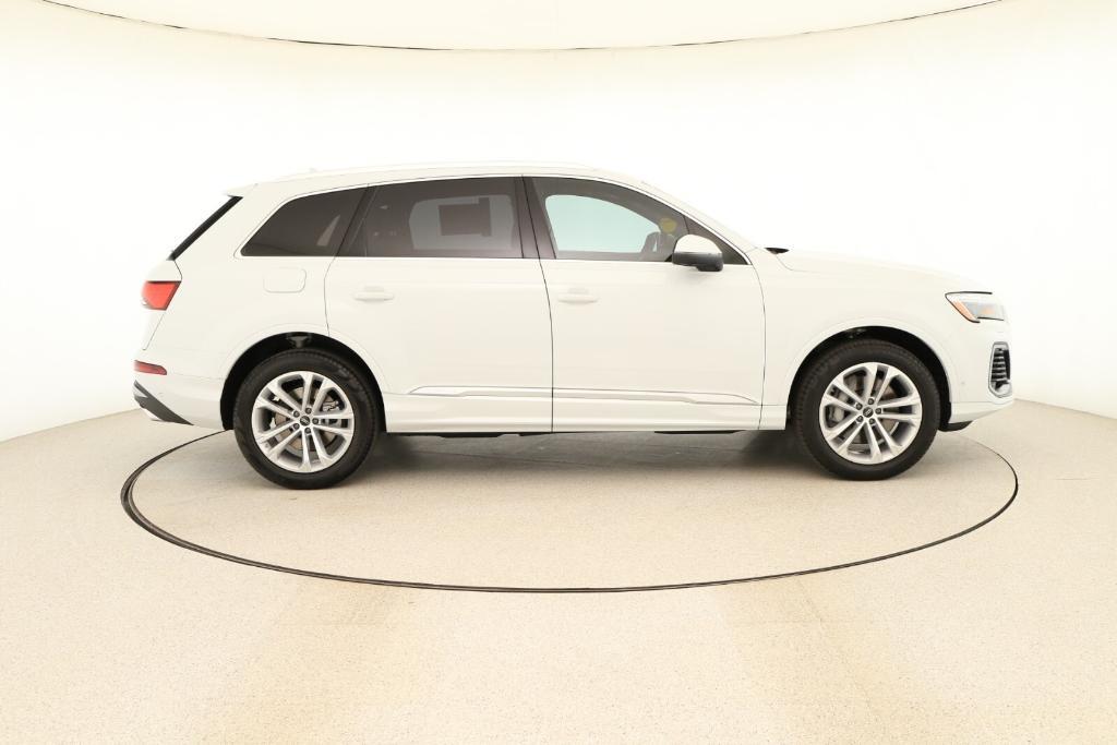 new 2025 Audi Q7 car, priced at $75,510