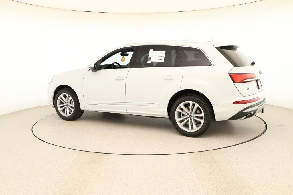 new 2025 Audi Q7 car, priced at $75,510