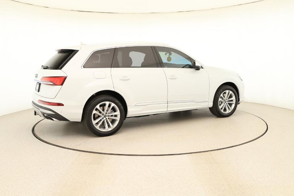 new 2025 Audi Q7 car, priced at $75,510