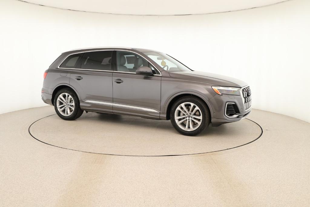 new 2025 Audi Q7 car, priced at $82,620