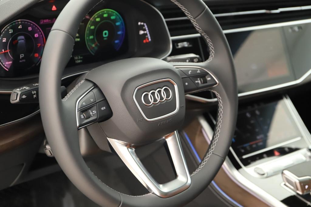 new 2025 Audi Q7 car, priced at $86,510