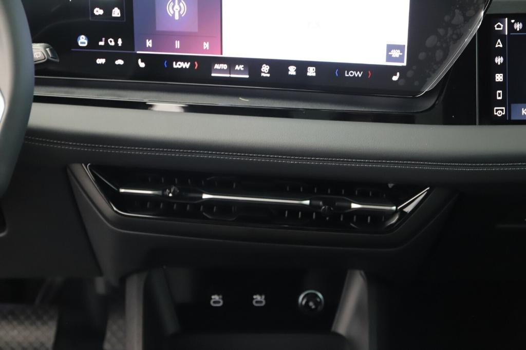 new 2025 Audi Q6 e-tron car, priced at $76,425
