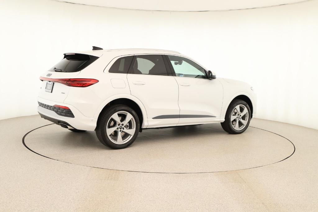 new 2025 Audi Q5 car, priced at $60,645