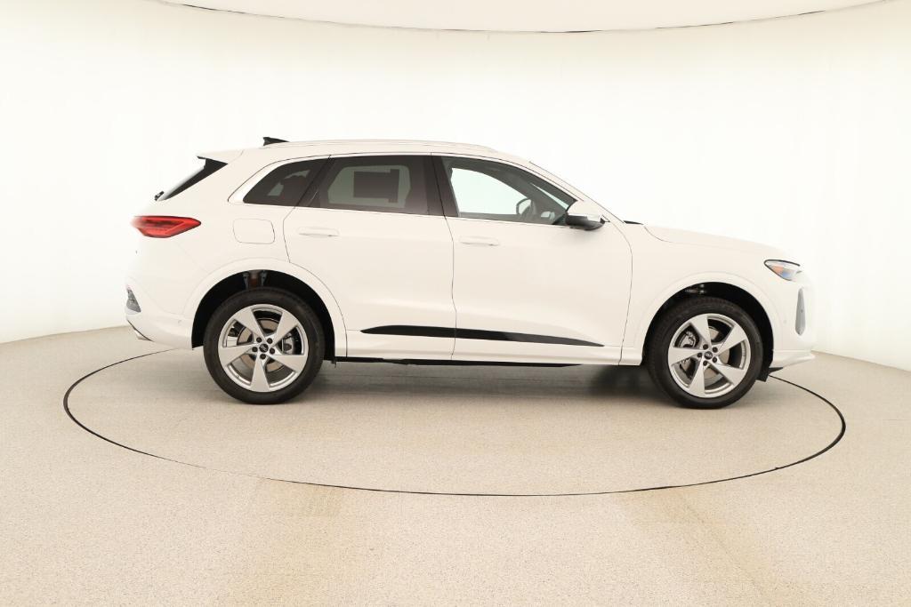 new 2025 Audi Q5 car, priced at $60,645
