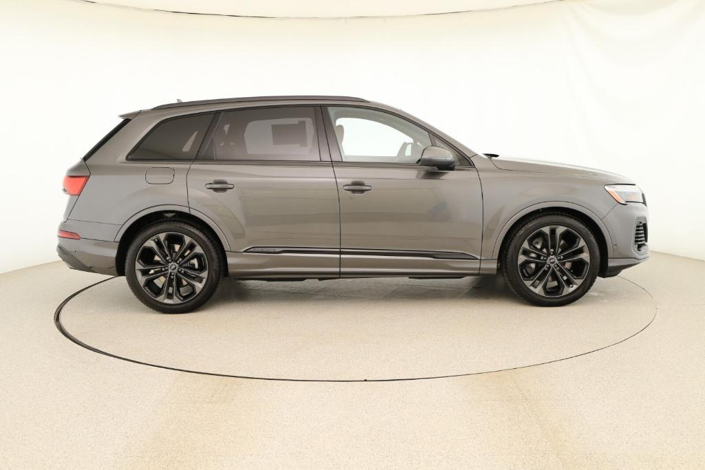 new 2025 Audi Q7 car, priced at $83,060