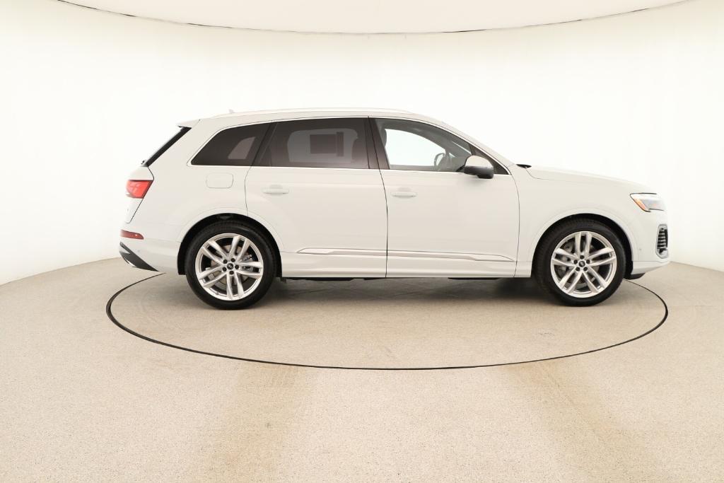 new 2025 Audi Q7 car, priced at $76,900