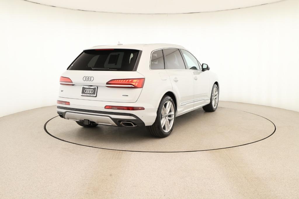 new 2025 Audi Q7 car, priced at $76,900