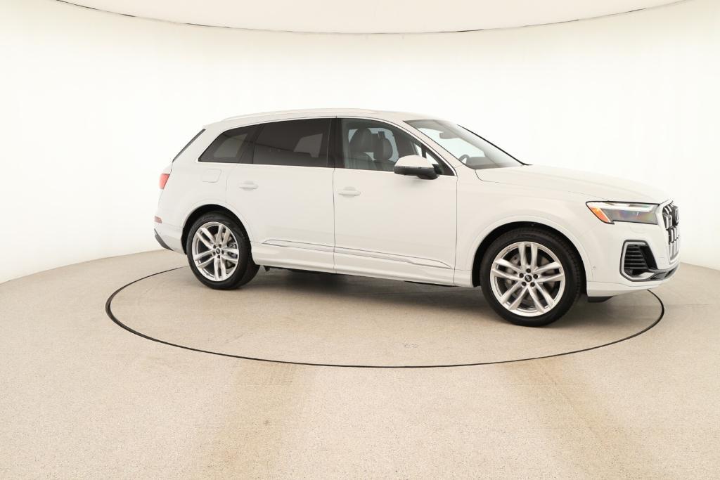 new 2025 Audi Q7 car, priced at $76,900