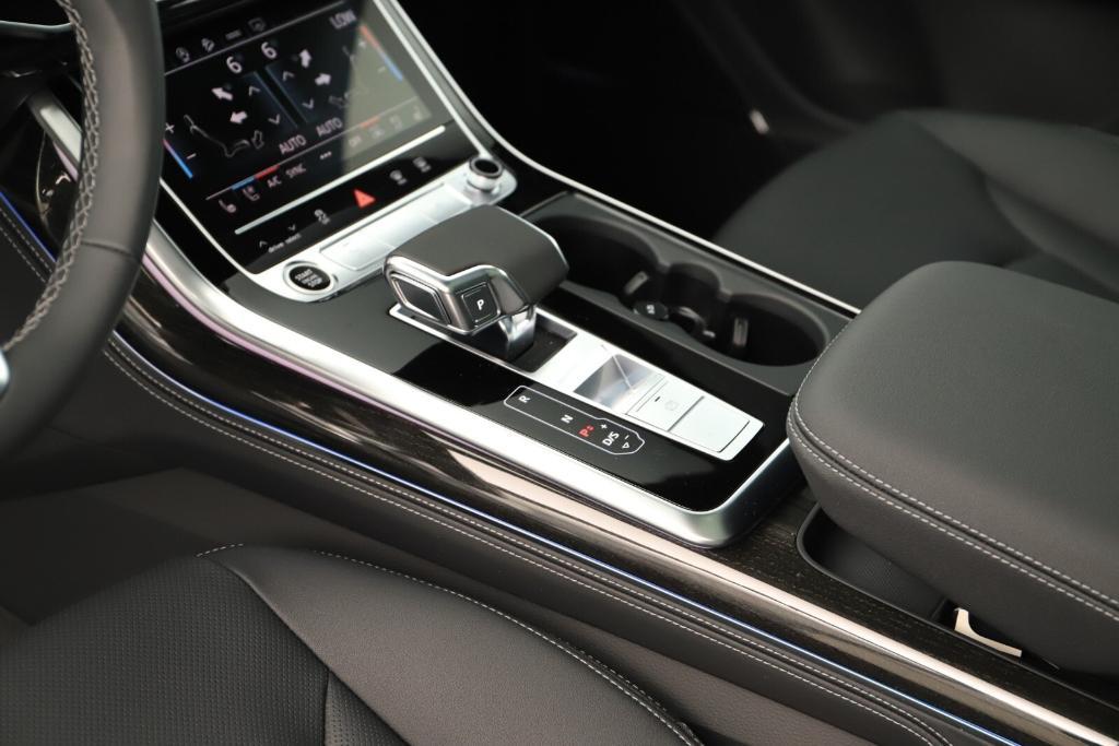 new 2025 Audi Q7 car, priced at $76,900