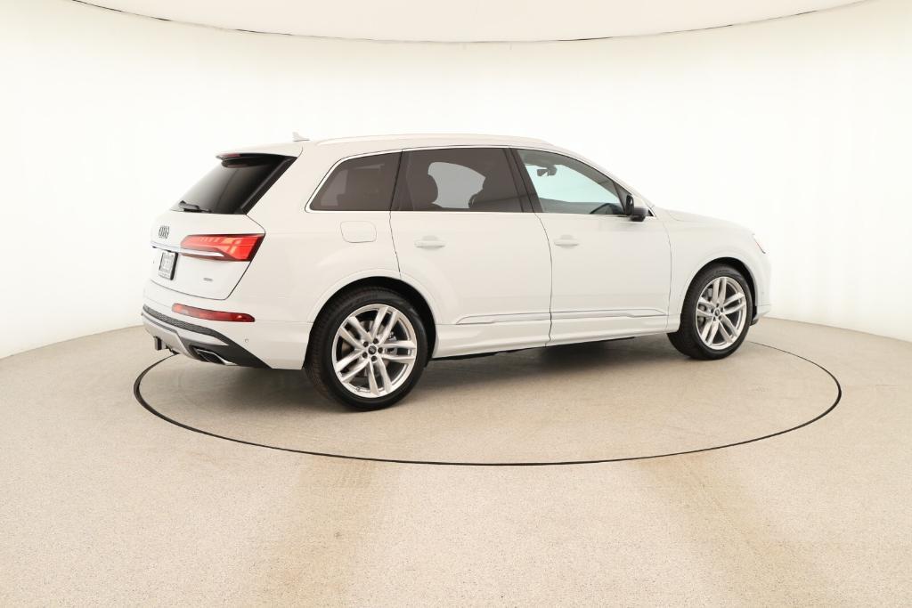 new 2025 Audi Q7 car, priced at $76,900