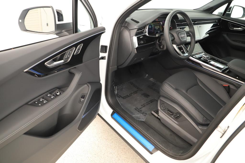 new 2025 Audi Q7 car, priced at $76,900