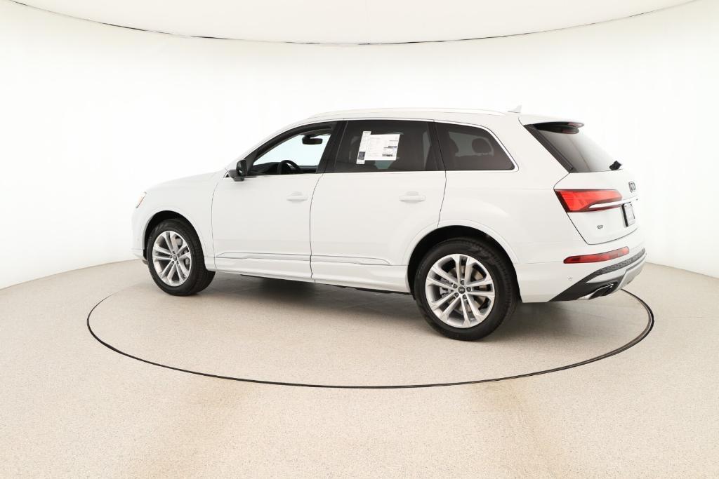 new 2025 Audi Q7 car, priced at $65,270