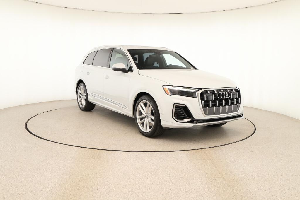 new 2025 Audi Q7 car, priced at $76,770