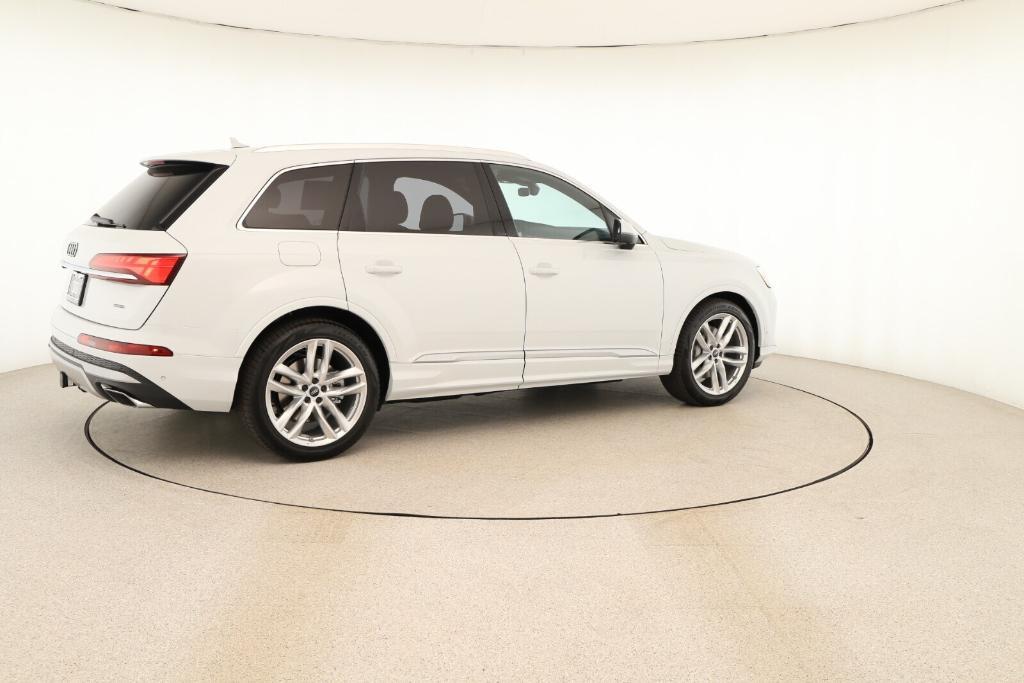 new 2025 Audi Q7 car, priced at $76,770