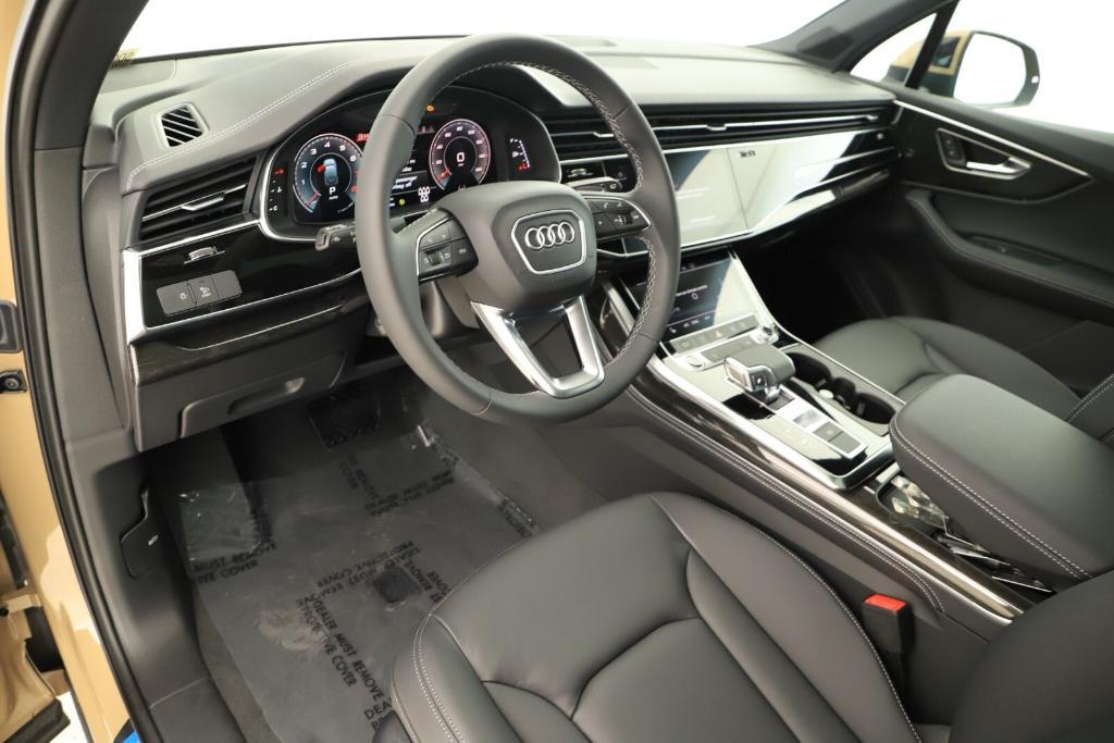 new 2025 Audi Q7 car, priced at $69,370