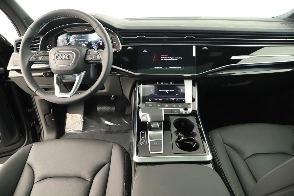 new 2025 Audi Q7 car, priced at $69,370