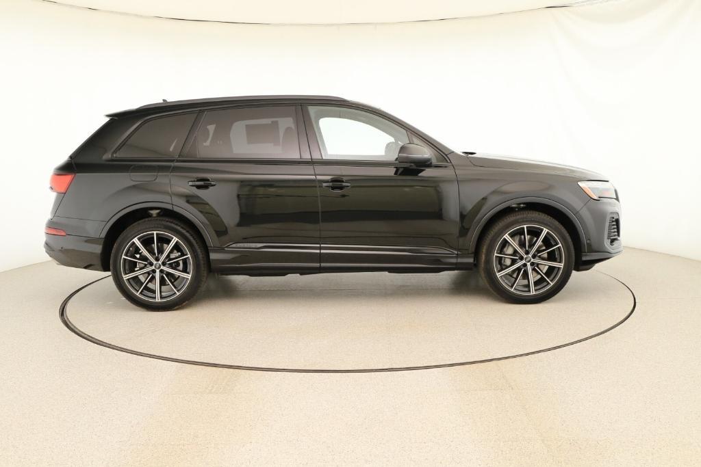 new 2025 Audi Q7 car, priced at $72,420