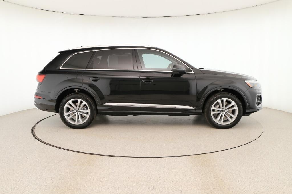 new 2025 Audi Q7 car, priced at $70,020