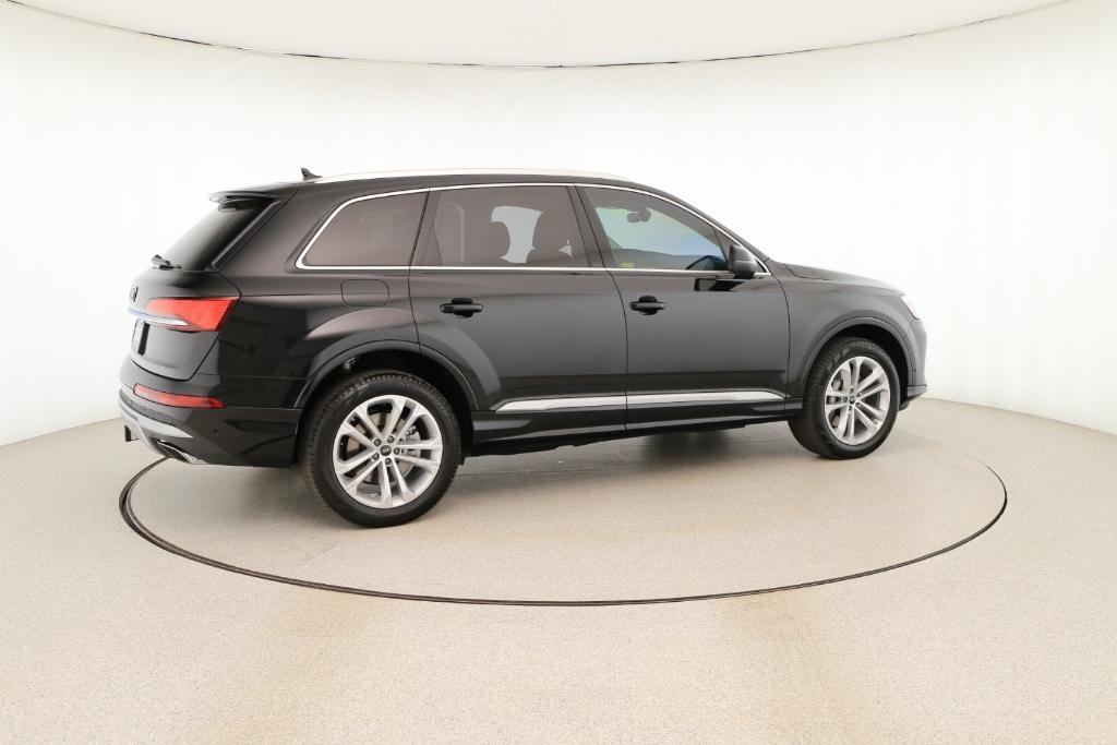 new 2025 Audi Q7 car, priced at $70,020