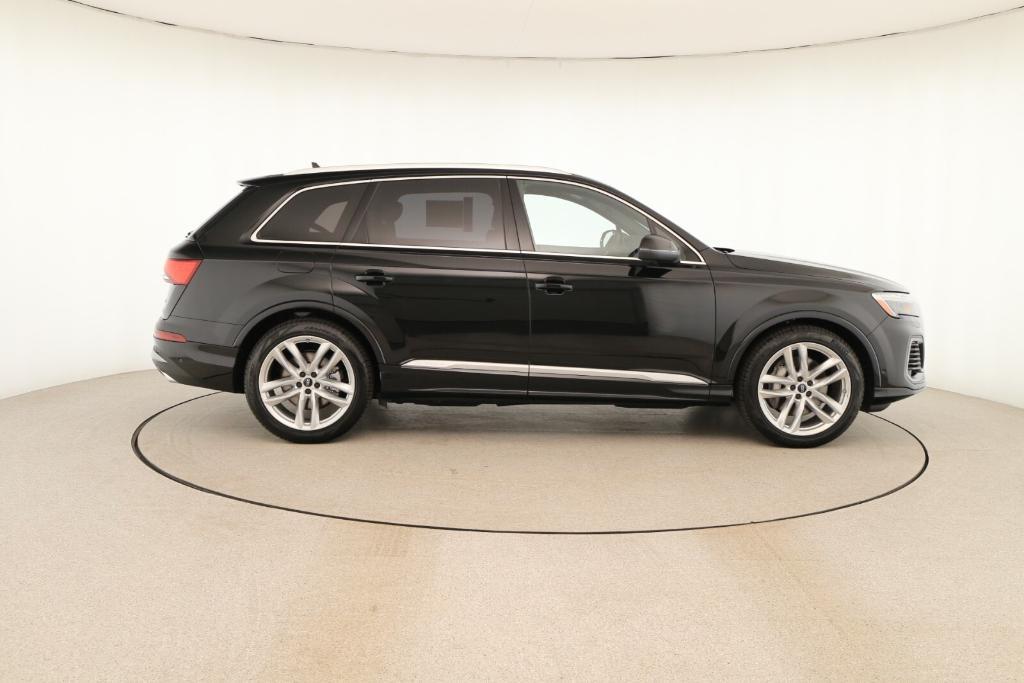 new 2025 Audi Q7 car, priced at $76,770