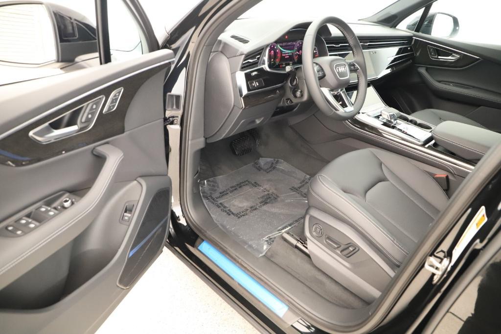 new 2025 Audi Q7 car, priced at $76,770