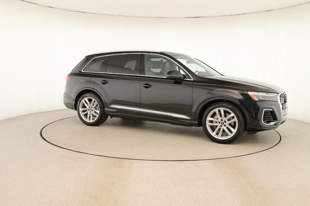 new 2025 Audi Q7 car, priced at $76,770